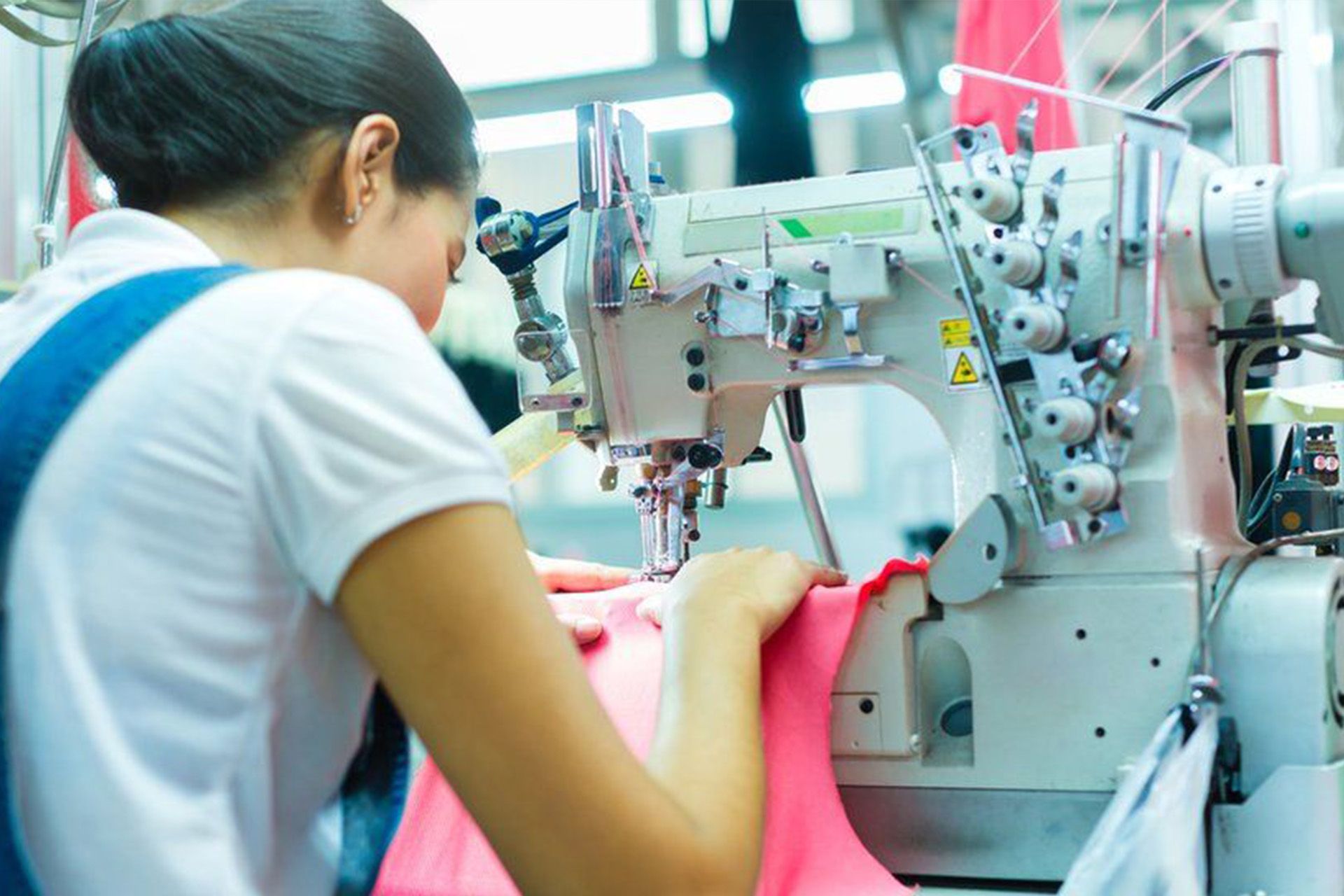Confectioner asamblator articole textile